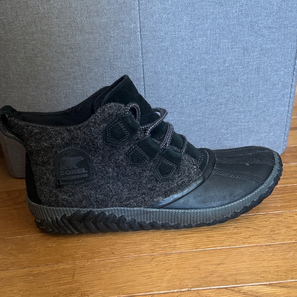 Sorel Black and Gray Out N About